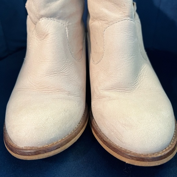 Cream suede booties - Picture 6 of 9